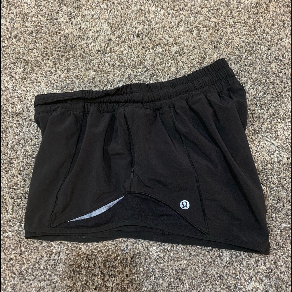Lululemon black Hotty Hot Short *Long 4”